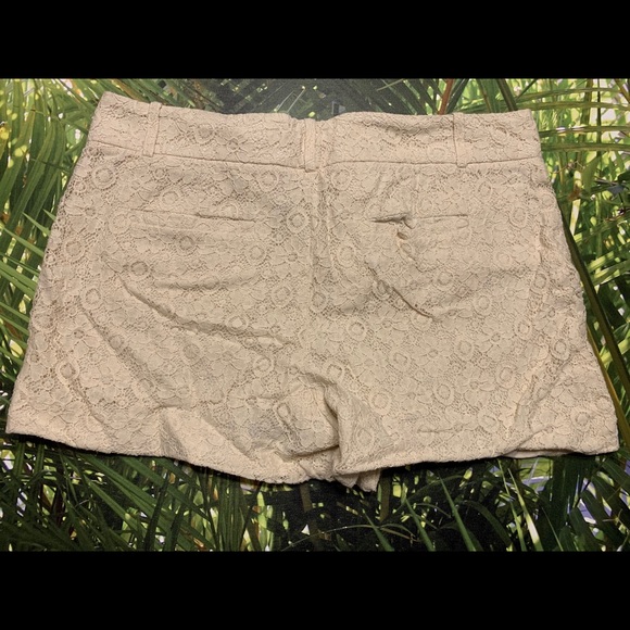 Loft Cream Floral Textured Shorts - Picture 2 of 4